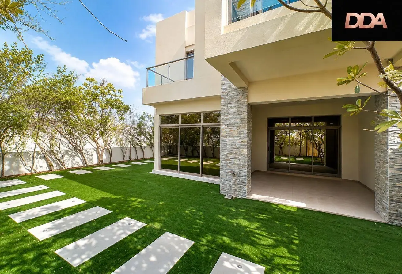 LUXURY CORNER TOWNHOUSE | SINGLE ROW | VACANT