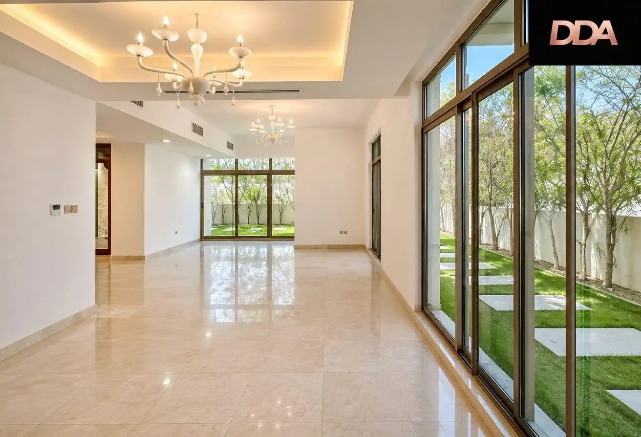 LUXURY CORNER TOWNHOUSE | SINGLE ROW | VACANT
