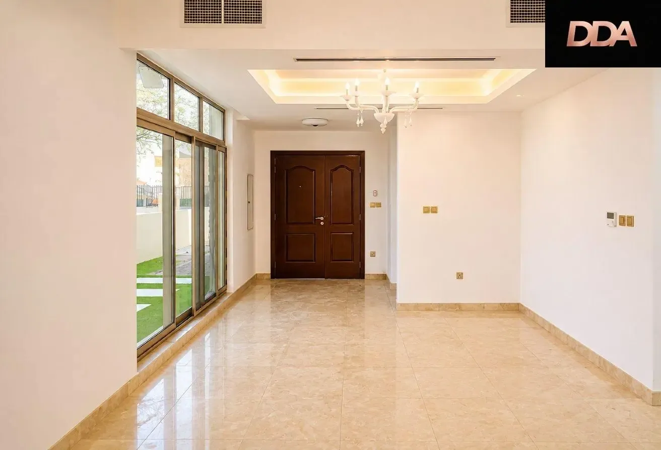 LUXURY CORNER TOWNHOUSE | SINGLE ROW | VACANT