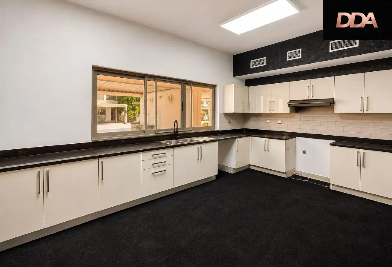 LUXURY CORNER TOWNHOUSE | SINGLE ROW | VACANT