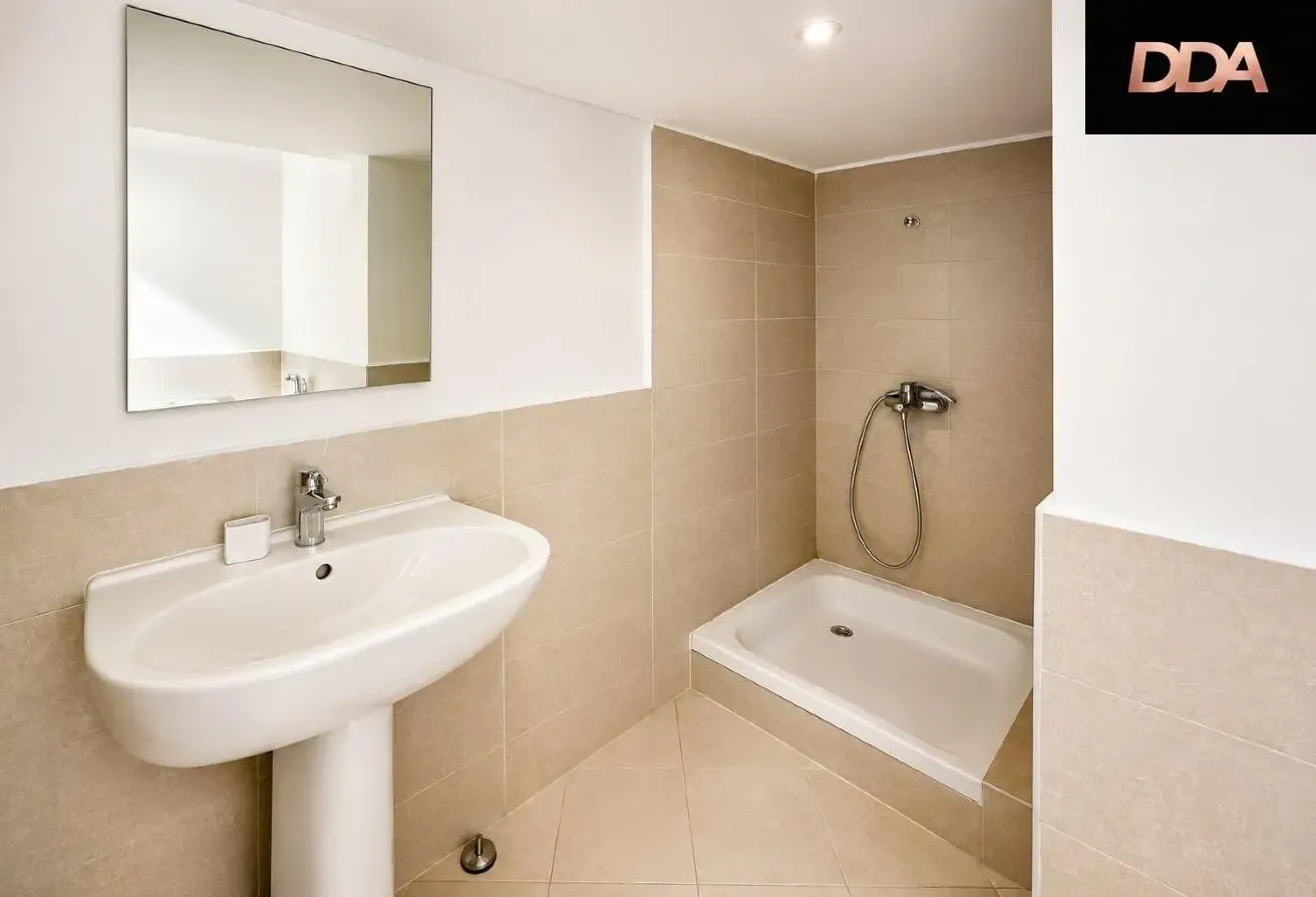 LUXURY CORNER TOWNHOUSE | SINGLE ROW | VACANT