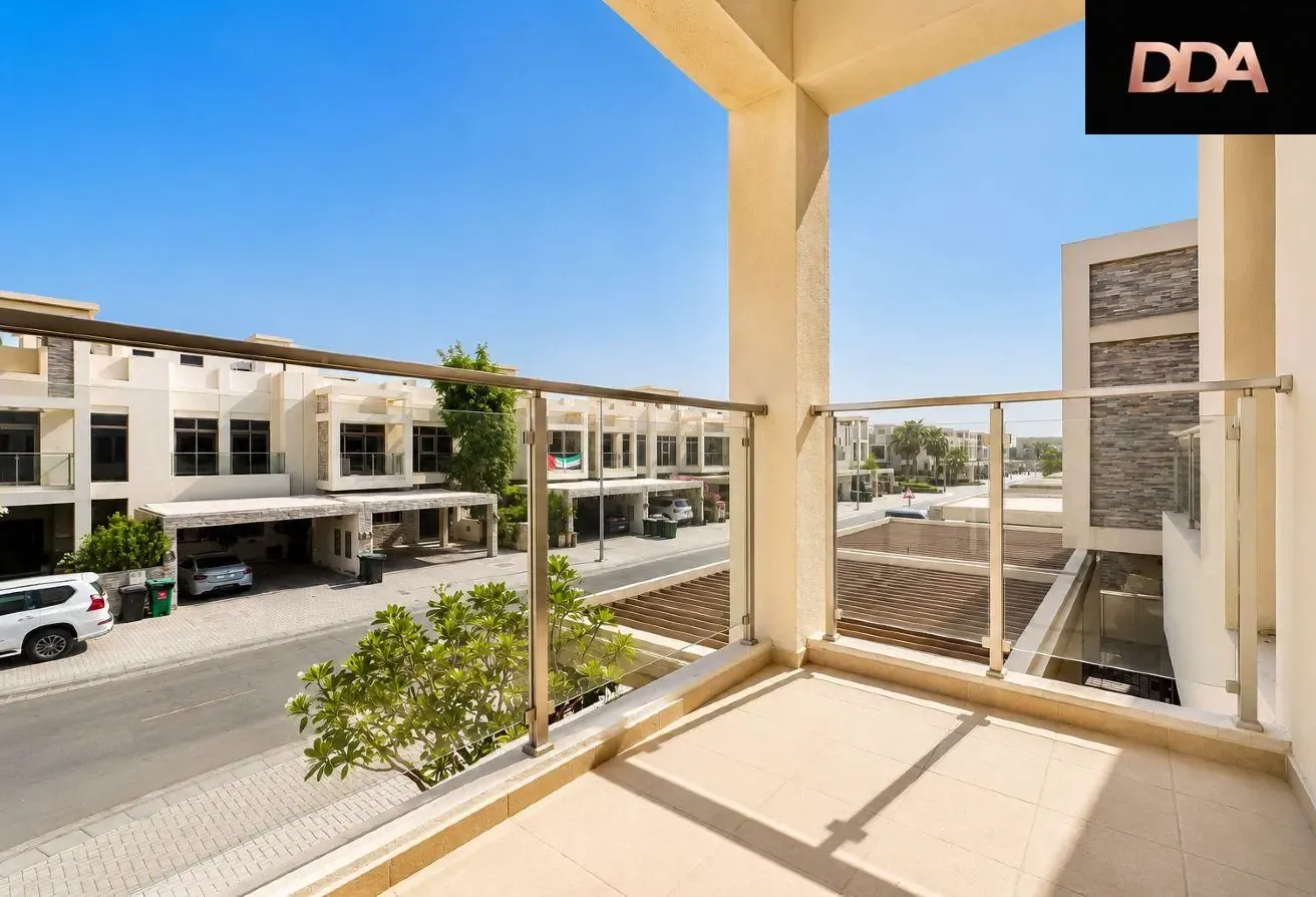 LUXURY CORNER TOWNHOUSE | SINGLE ROW | VACANT