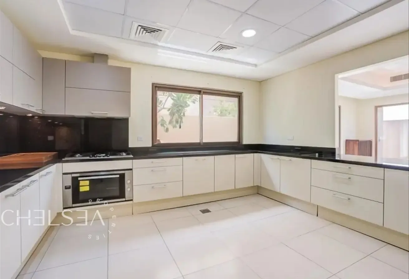 PRIME LOCATION | MIDDLE UNIT | MULTIPLE OPTIONS