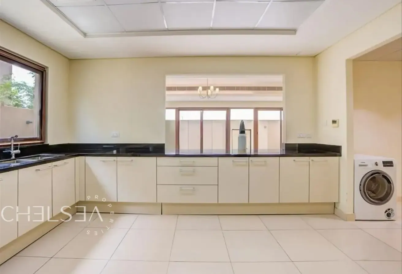 PRIME LOCATION | MIDDLE UNIT | MULTIPLE OPTIONS