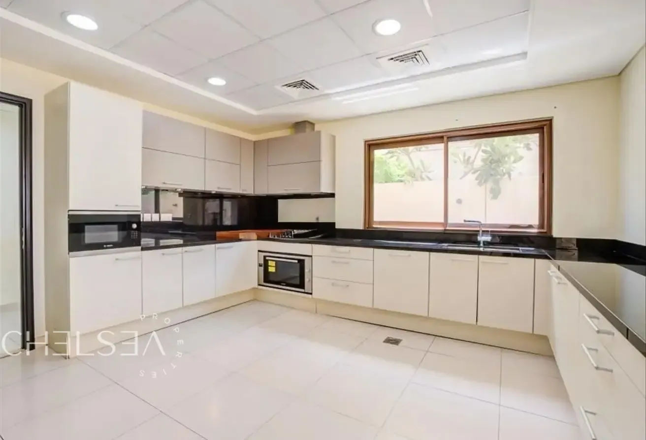 PRIME LOCATION | MIDDLE UNIT | MULTIPLE OPTIONS