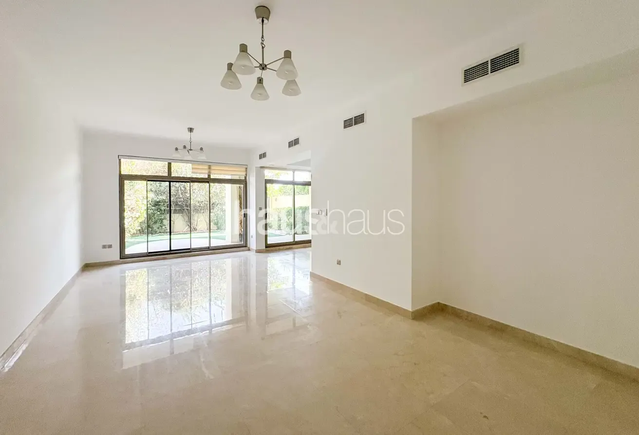 Closed Kitchen | Vacant | Single Row