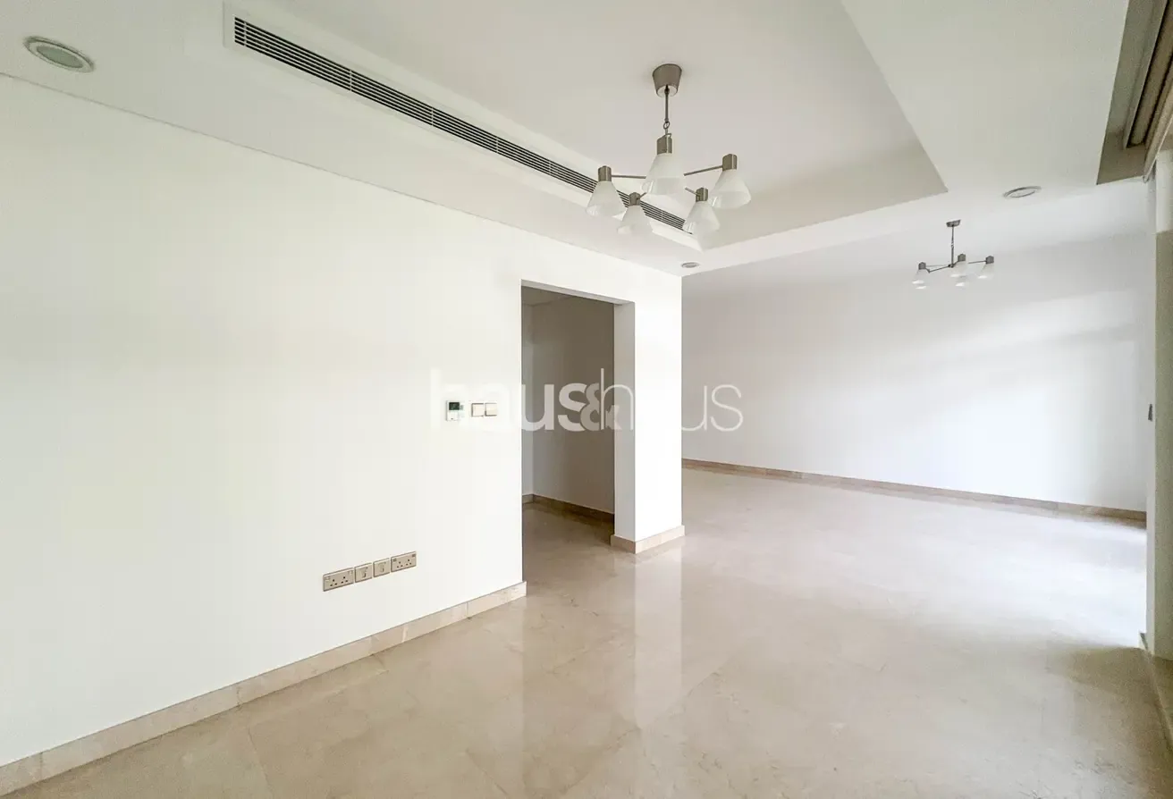 Closed Kitchen | Vacant | Single Row
