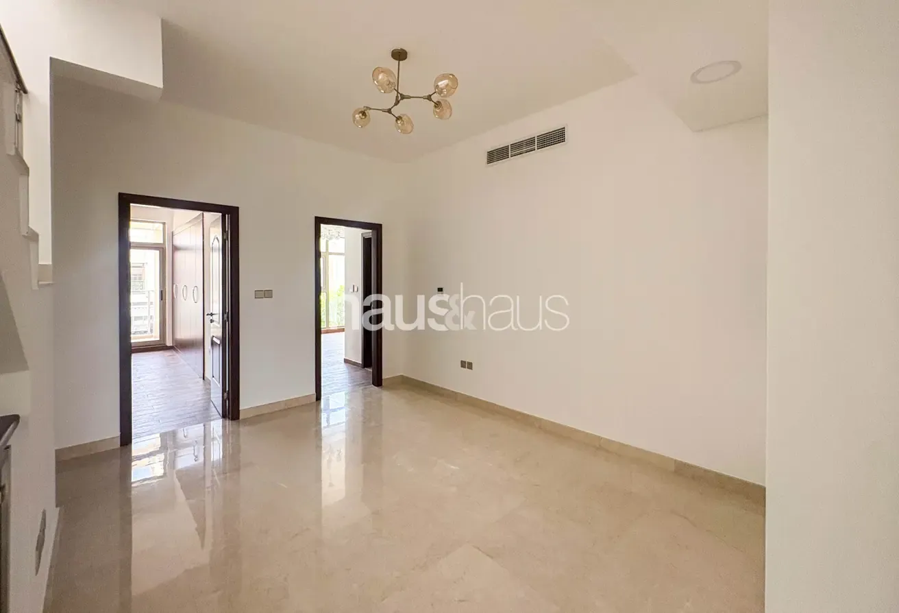 Closed Kitchen | Vacant | Single Row