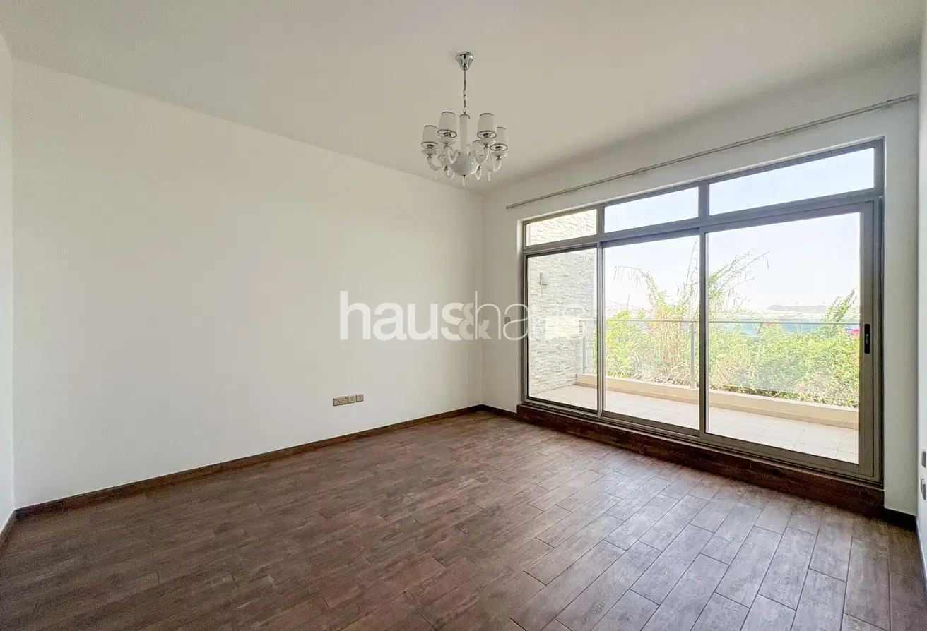 Closed Kitchen | Vacant | Single Row