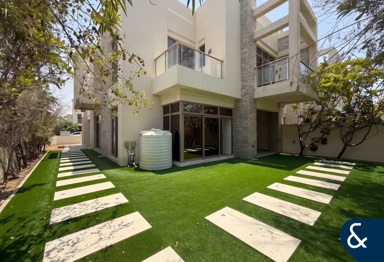 4 Bed | Single Row | Corner Plot | Burj View