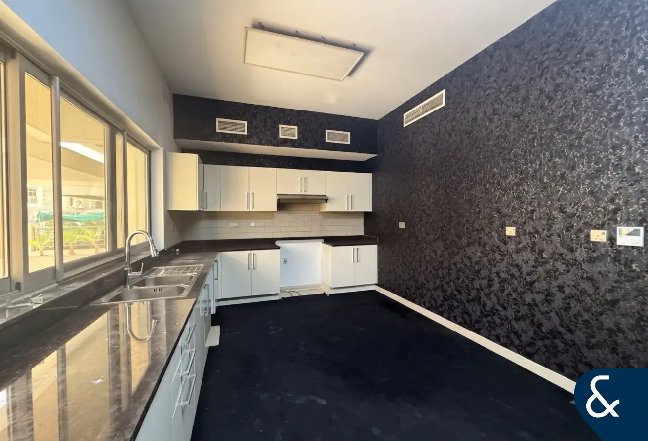 4 Bed | Single Row | Corner Plot | Burj View