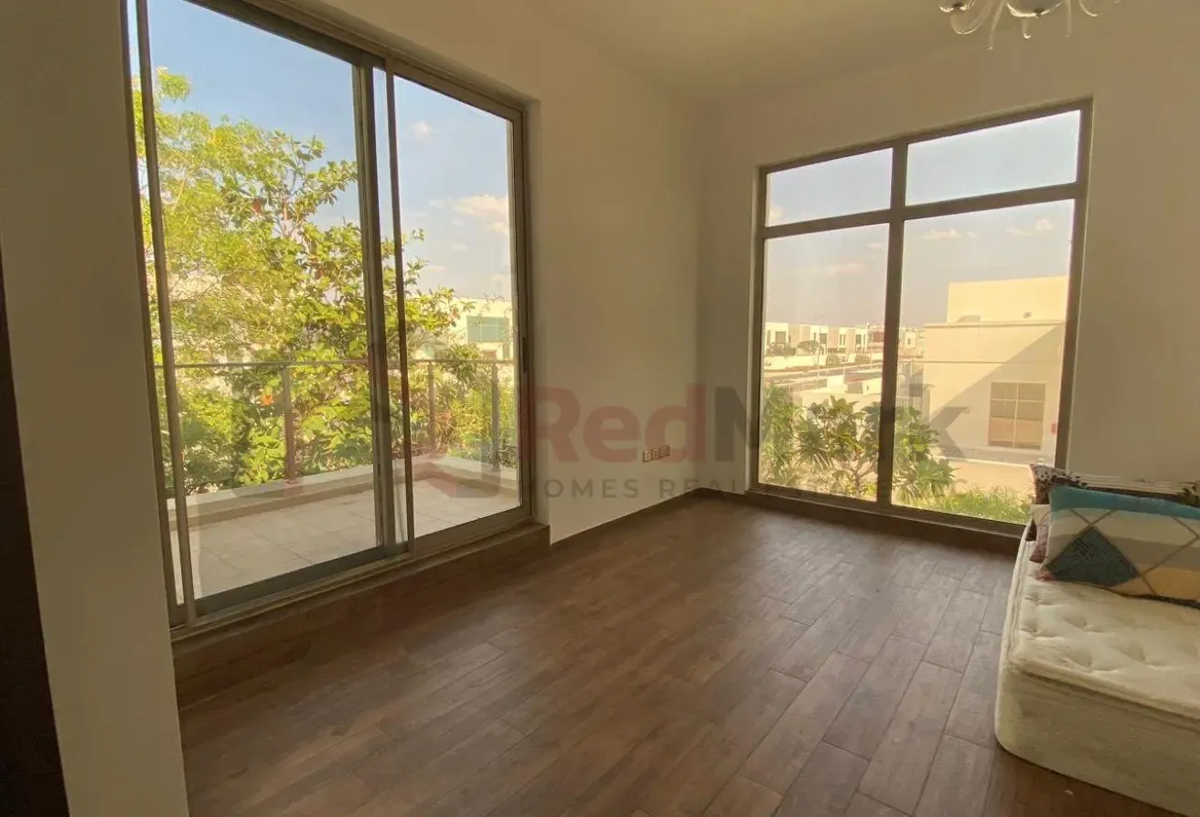 Ready to Move //Corner Unit // Single Row //