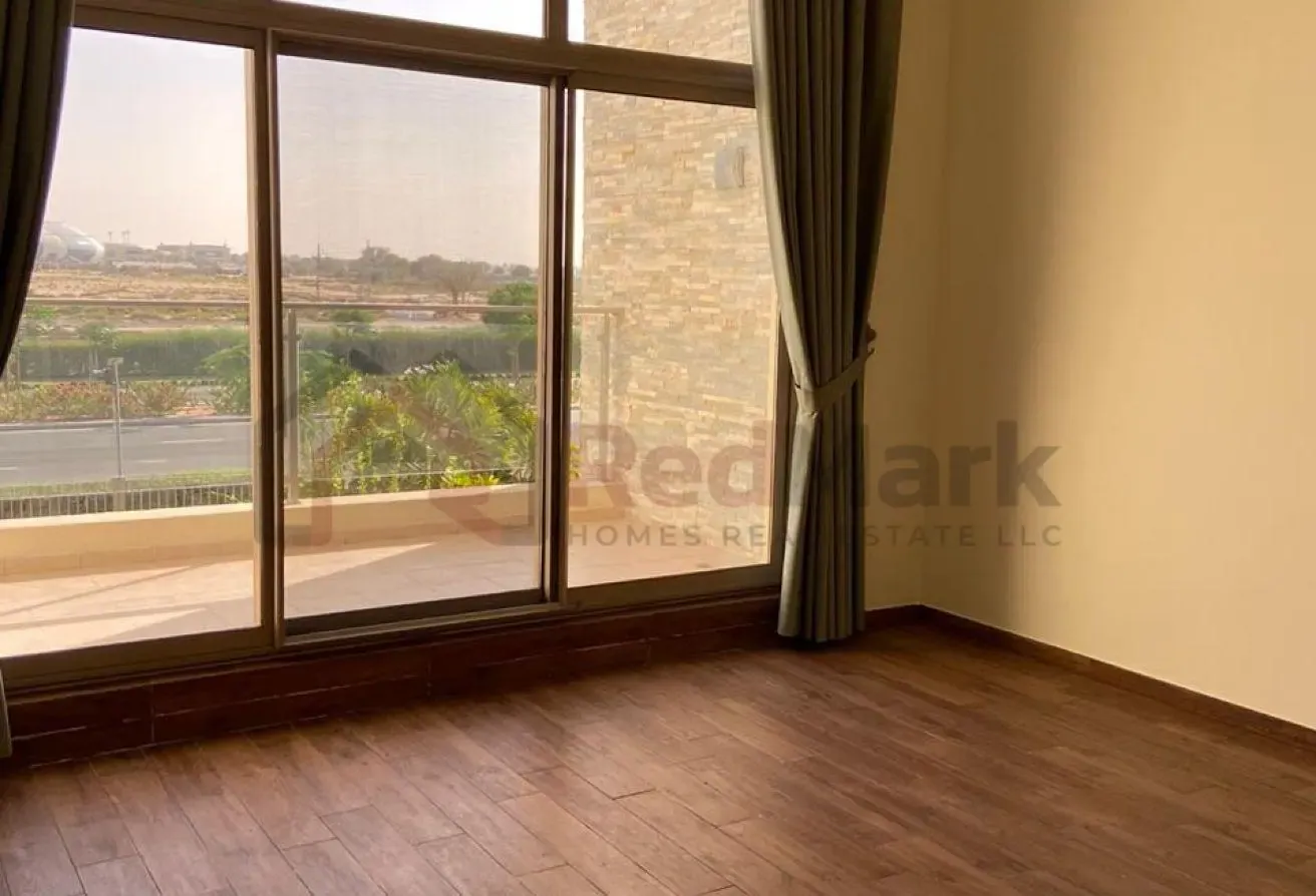 Ready to Move //Corner Unit // Single Row //