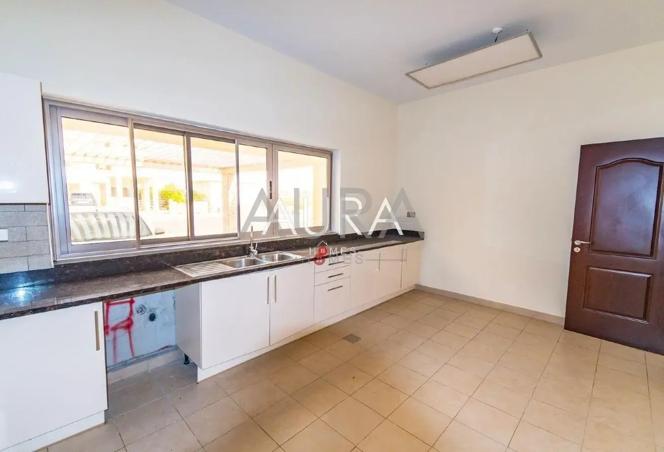 Corner Unit | Single Row | Call to View