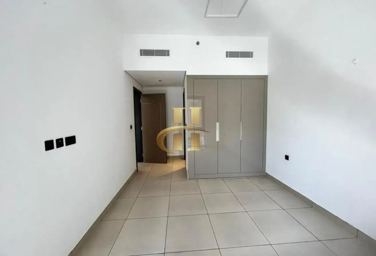 Pool Facing | 1 Bed + Study | Grab the Keys