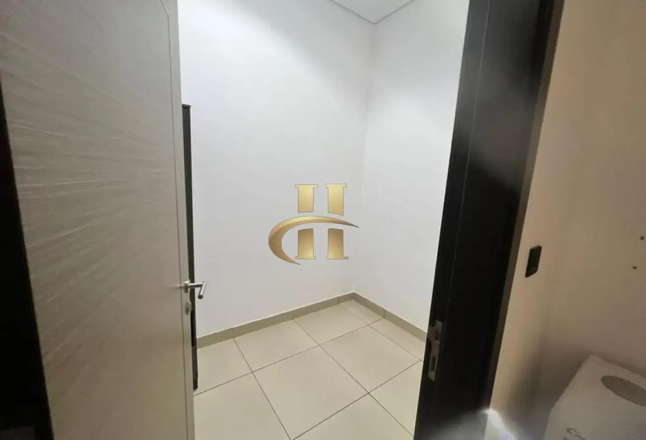 Pool Facing | 1 Bed + Study | Grab the Keys