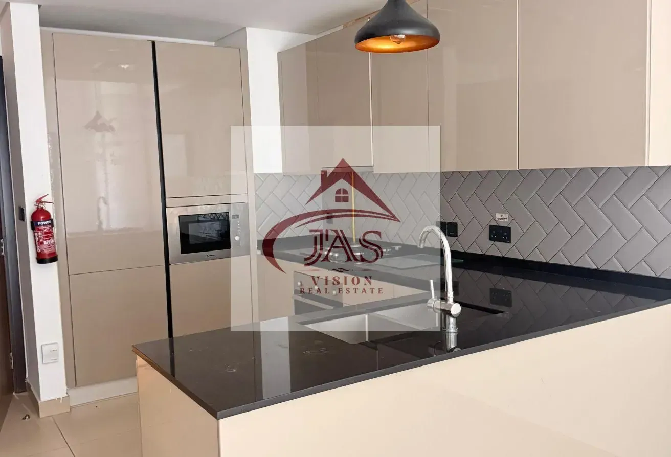 Lower Floor | 1 Bed + Study | Modern Layout