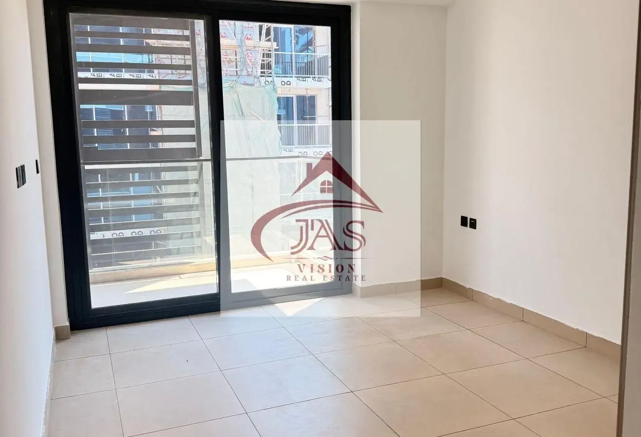 Lower Floor | 1 Bed + Study | Modern Layout