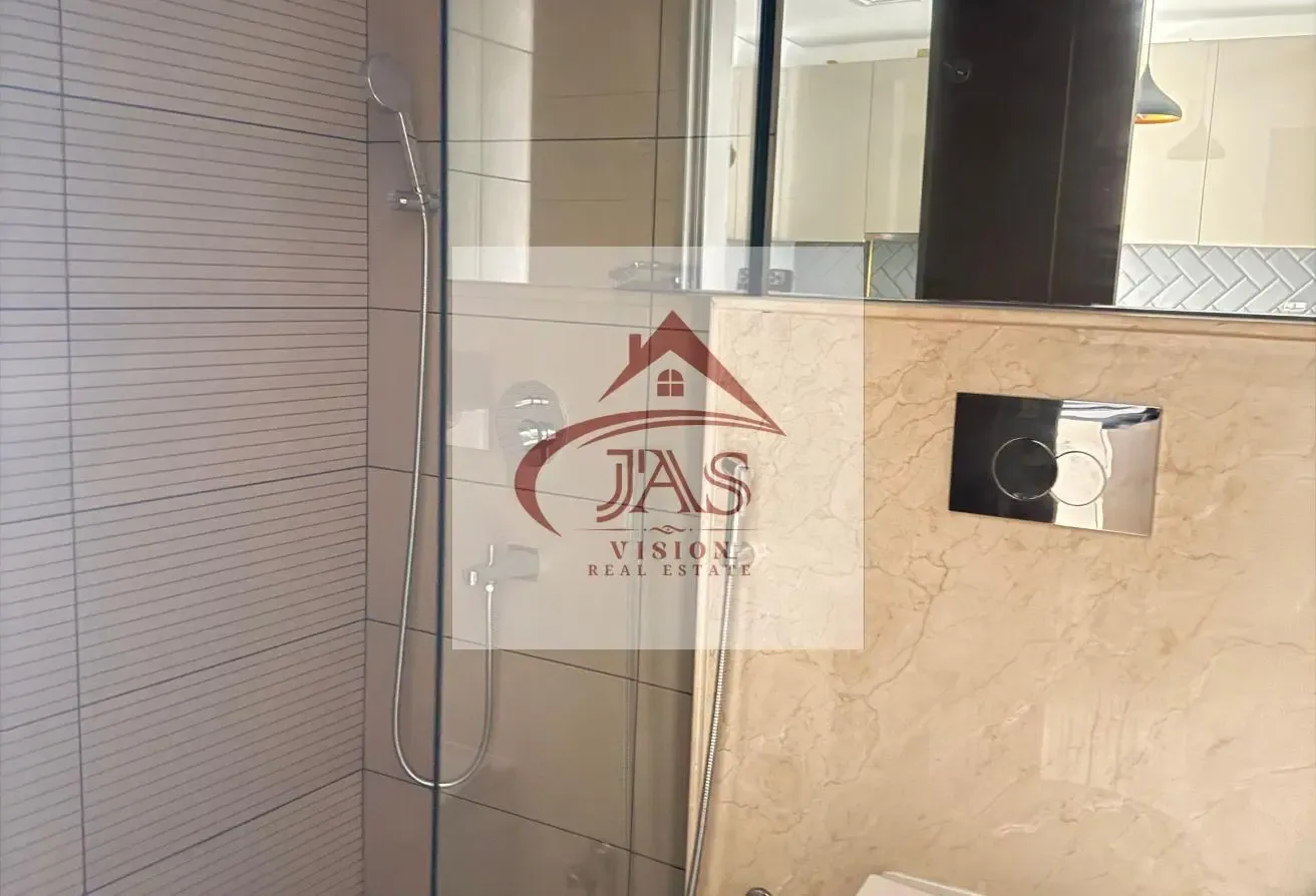 Lower Floor | 1 Bed + Study | Modern Layout