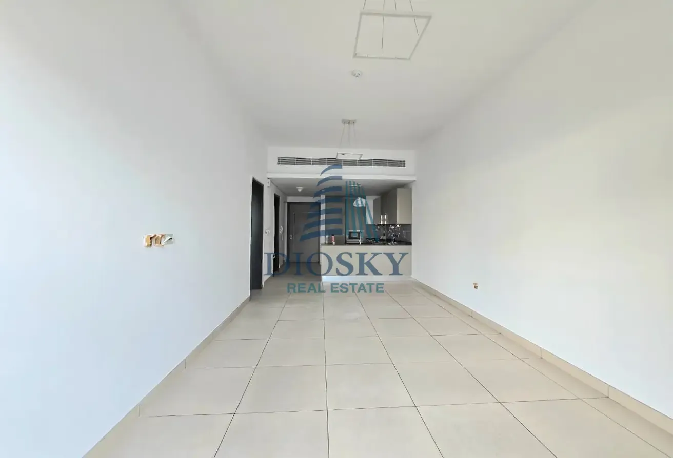 1 BHK + Maid's | Well Maintained | Vacant