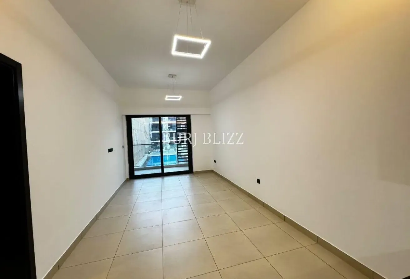 Semi-Furnished 1BR+Study | Big Layout | Vacant