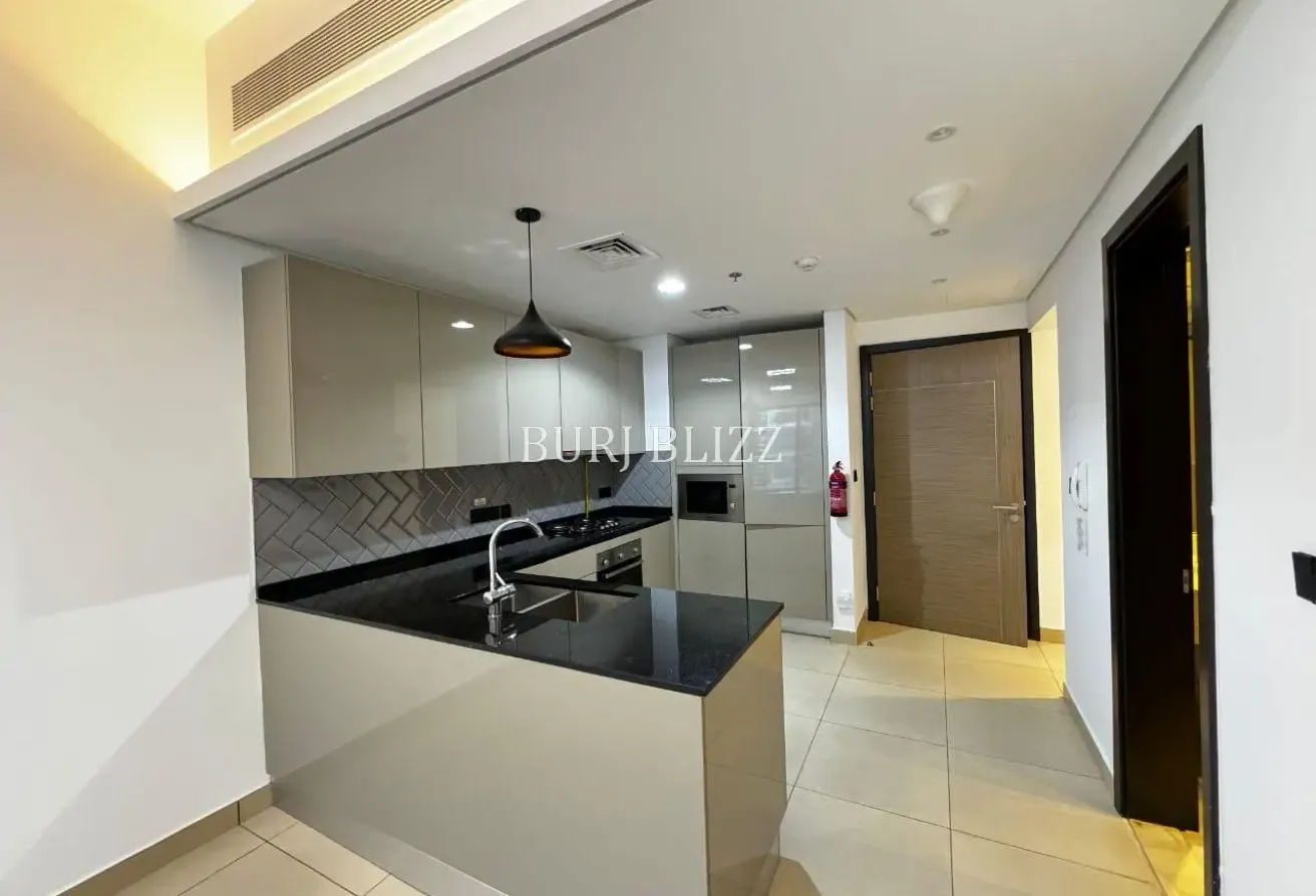 Semi-Furnished 1BR+Study | Big Layout | Vacant