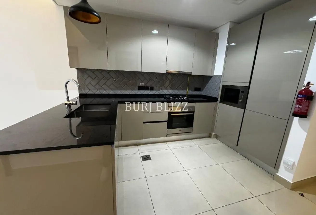 Semi-Furnished 1BR+Study | Big Layout | Vacant