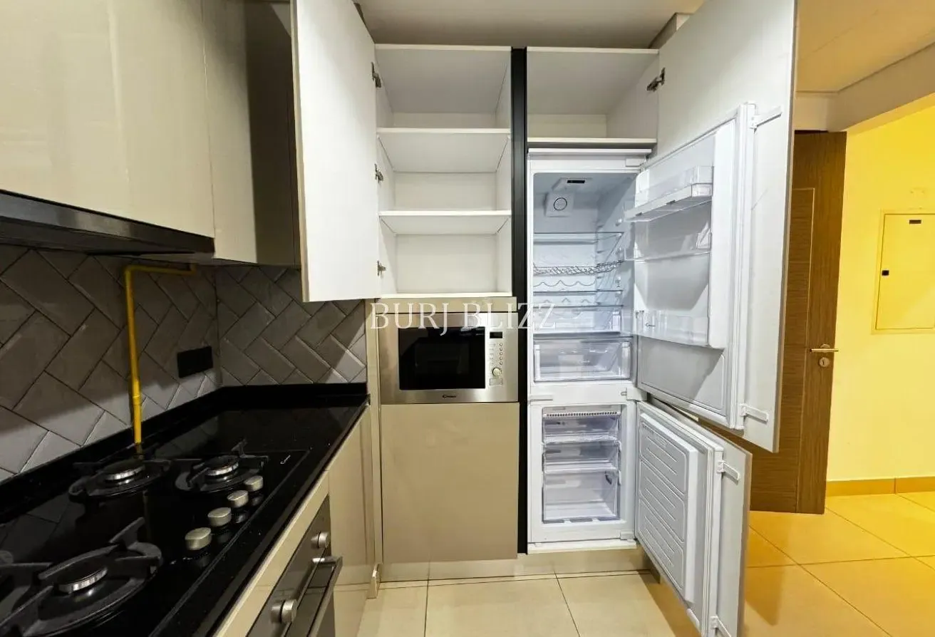 Semi-Furnished 1BR+Study | Big Layout | Vacant