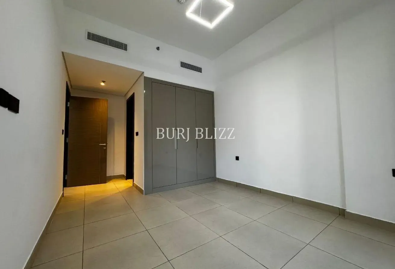Semi-Furnished 1BR+Study | Big Layout | Vacant
