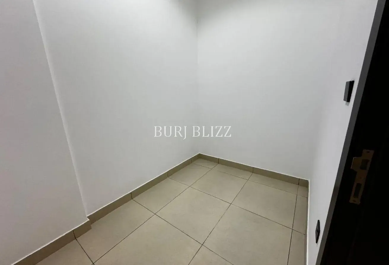 Semi-Furnished 1BR+Study | Big Layout | Vacant