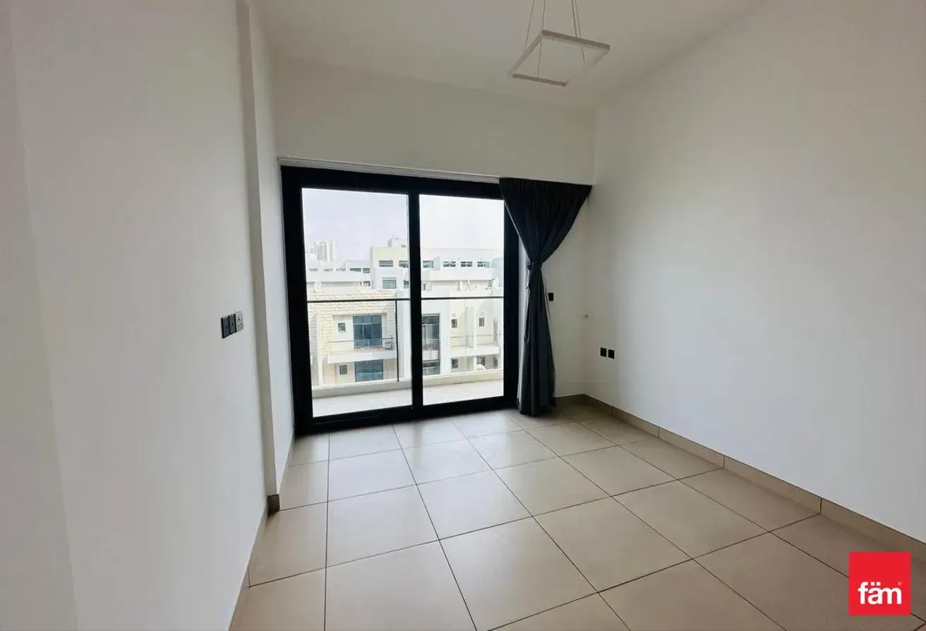 Vacant Fitted Kitchen Chiller Free Study room