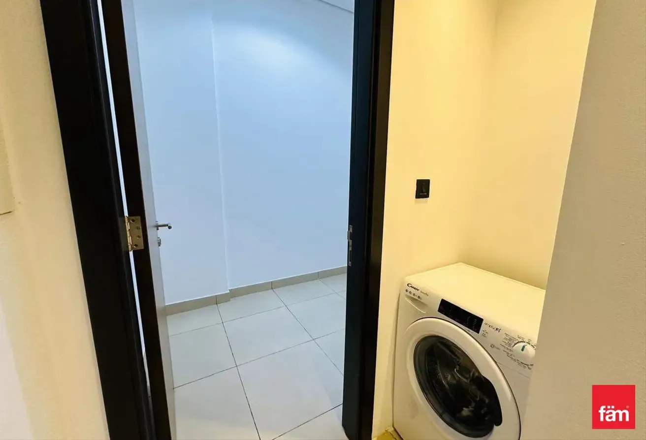 Vacant Fitted Kitchen Chiller Free Study room