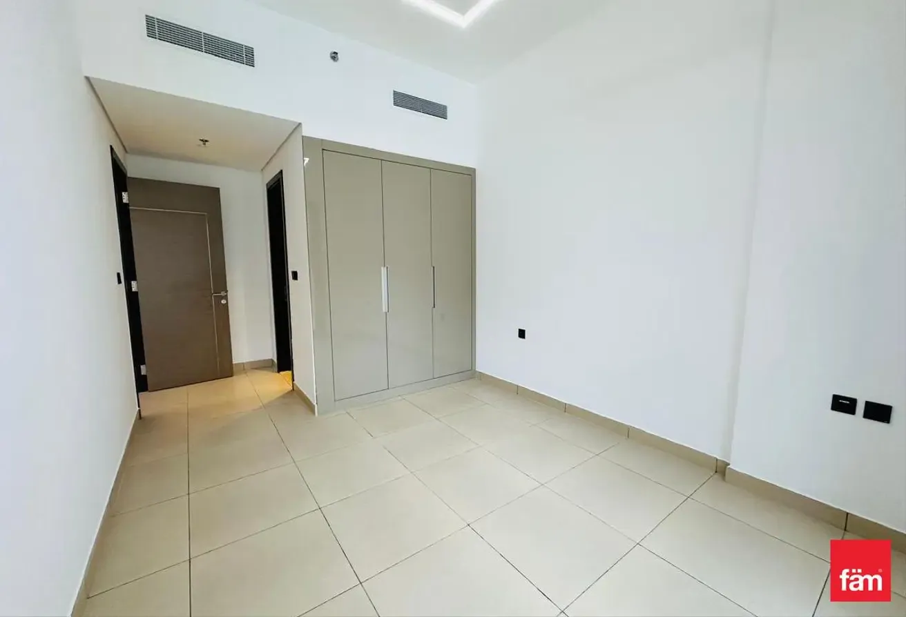 Vacant Fitted Kitchen Chiller Free Study room