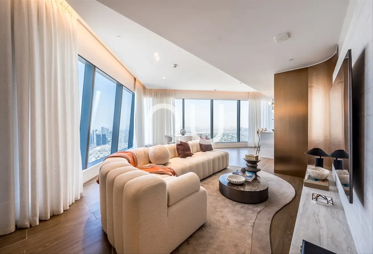 Luxurious | Fully Upgraded | Stylishly Furnished