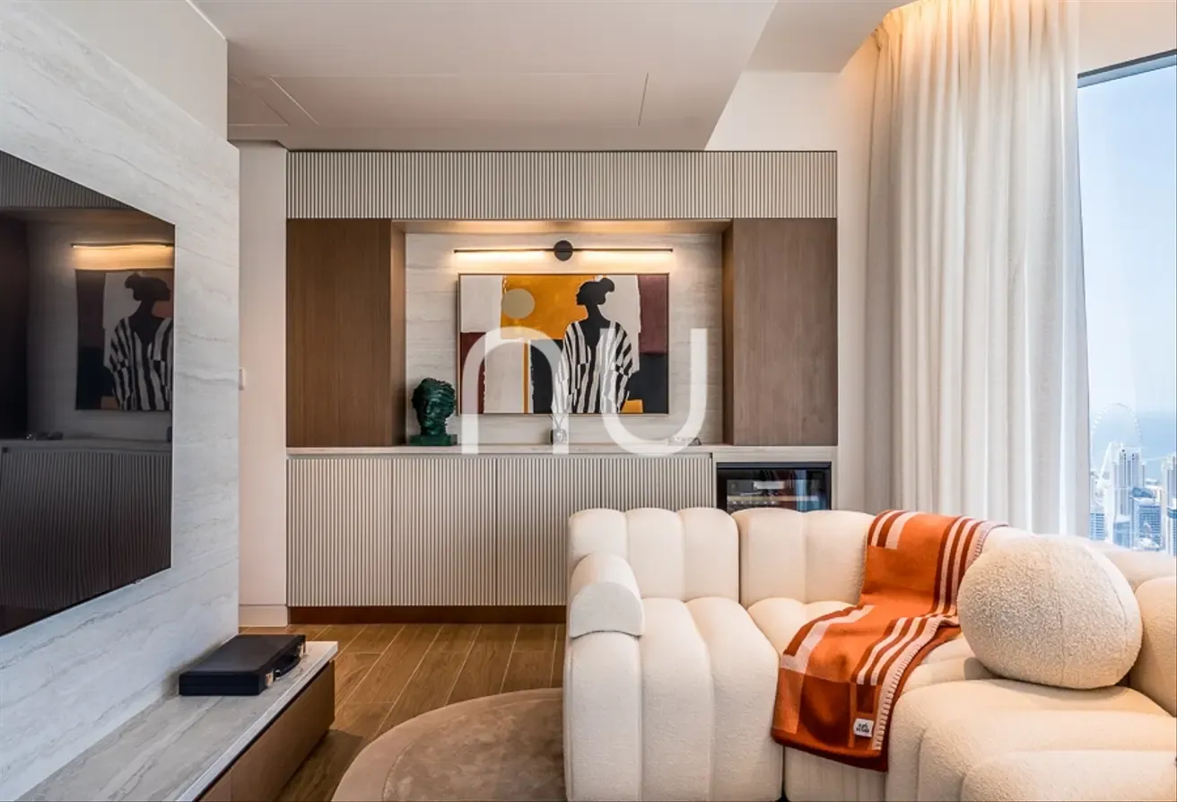 Luxurious | Fully Upgraded | Stylishly Furnished