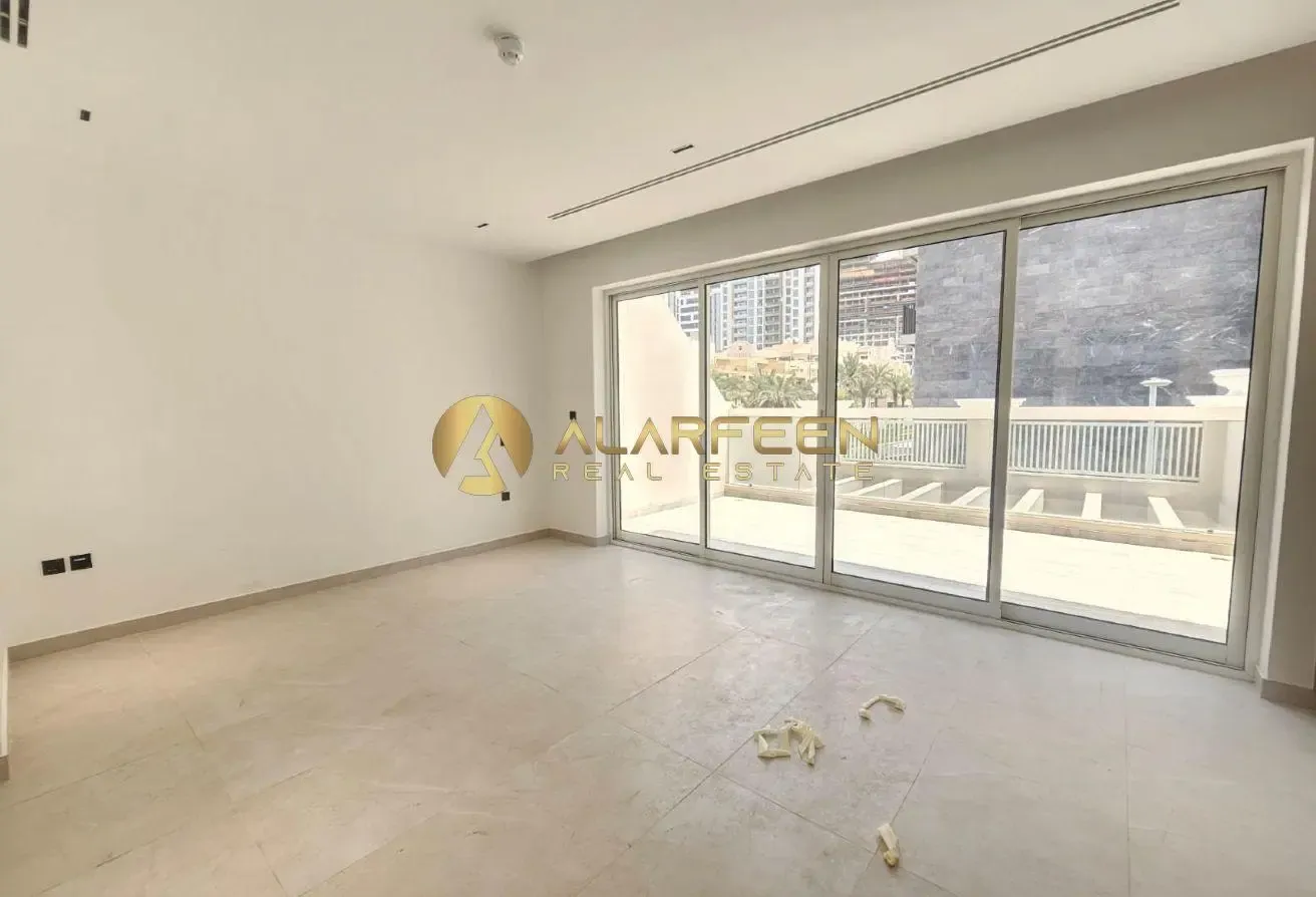 Fitted Kitchen  | Brand New | With Elevator