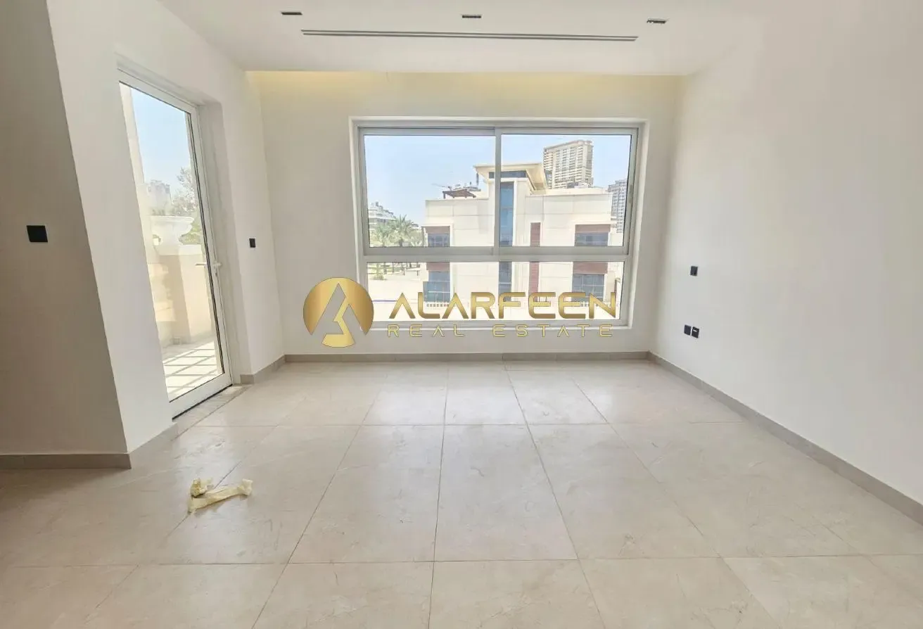 Fitted Kitchen  | Brand New | With Elevator