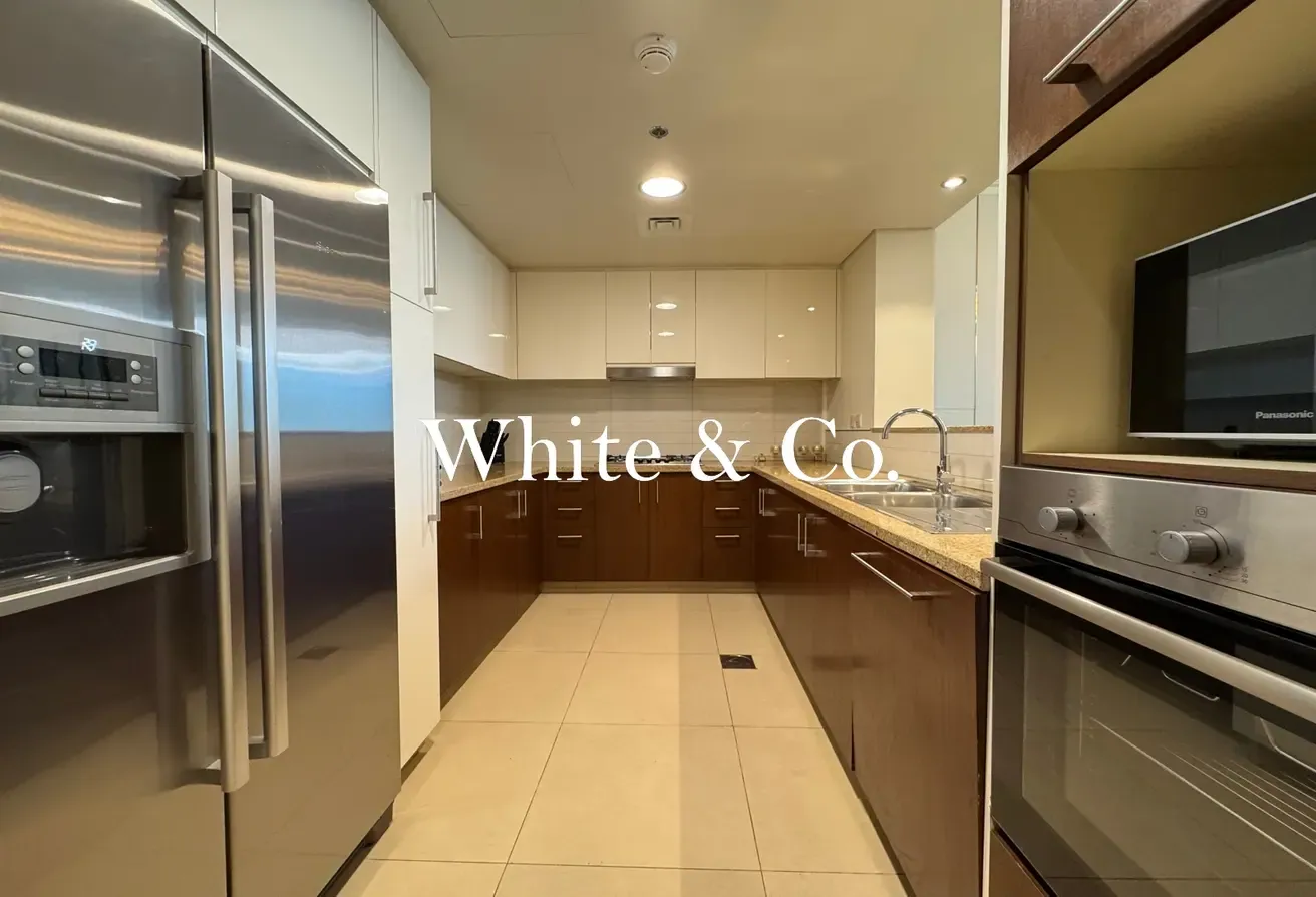 Unfurnished | Burj Khalifa View | Vacant