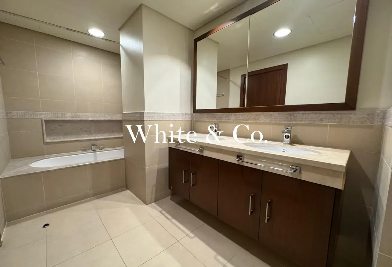 Unfurnished | Burj Khalifa View | Vacant