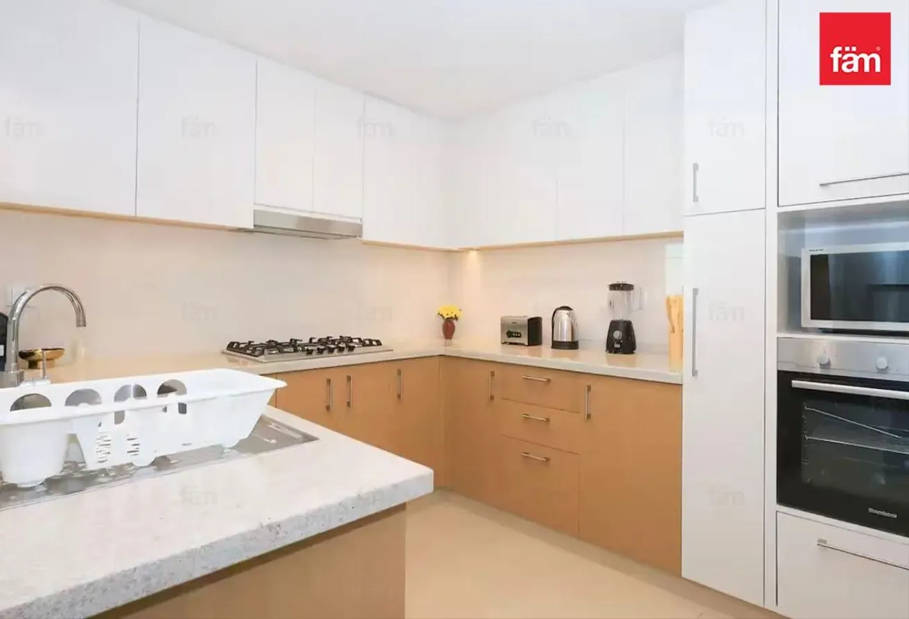 Downtown skyline/BLVD view | Furnished | Vacant