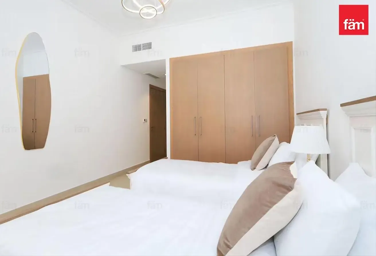 Downtown skyline/BLVD view | Furnished | Vacant