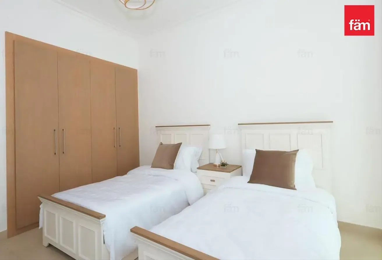 Downtown skyline/BLVD view | Furnished | Vacant