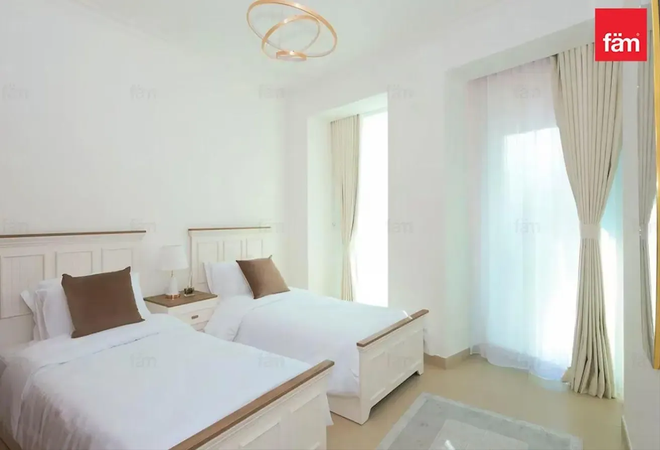 Downtown skyline/BLVD view | Furnished | Vacant