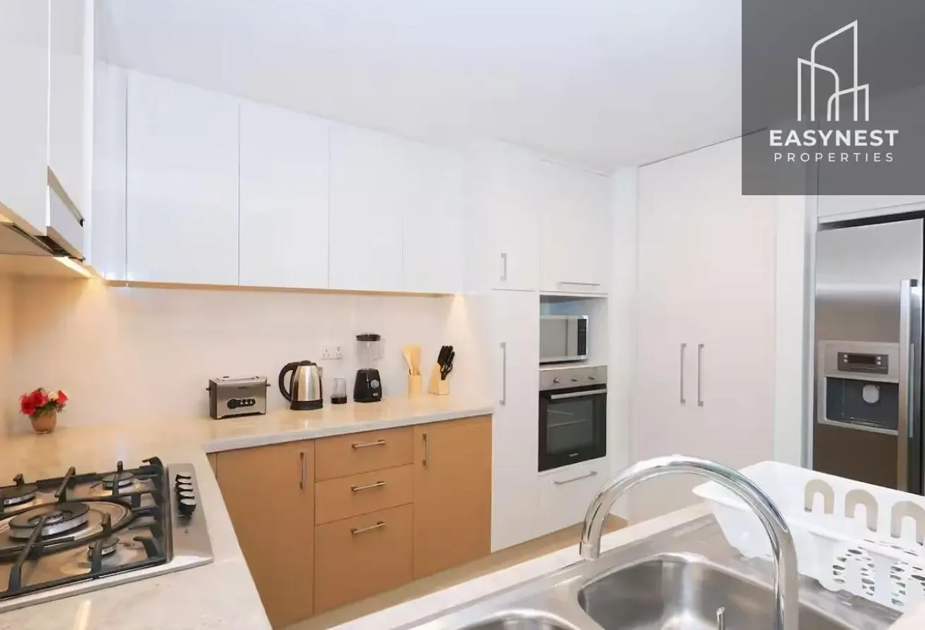 DIRECT METRO ACCESS  l  HIGH FLOOR  l  FURNISHED