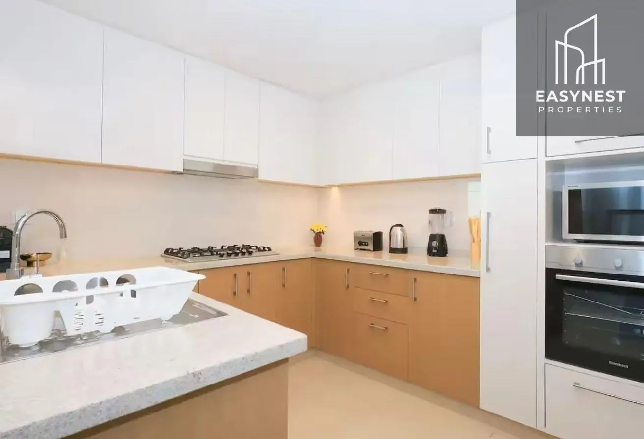 DIRECT METRO ACCESS  l  HIGH FLOOR  l  FURNISHED