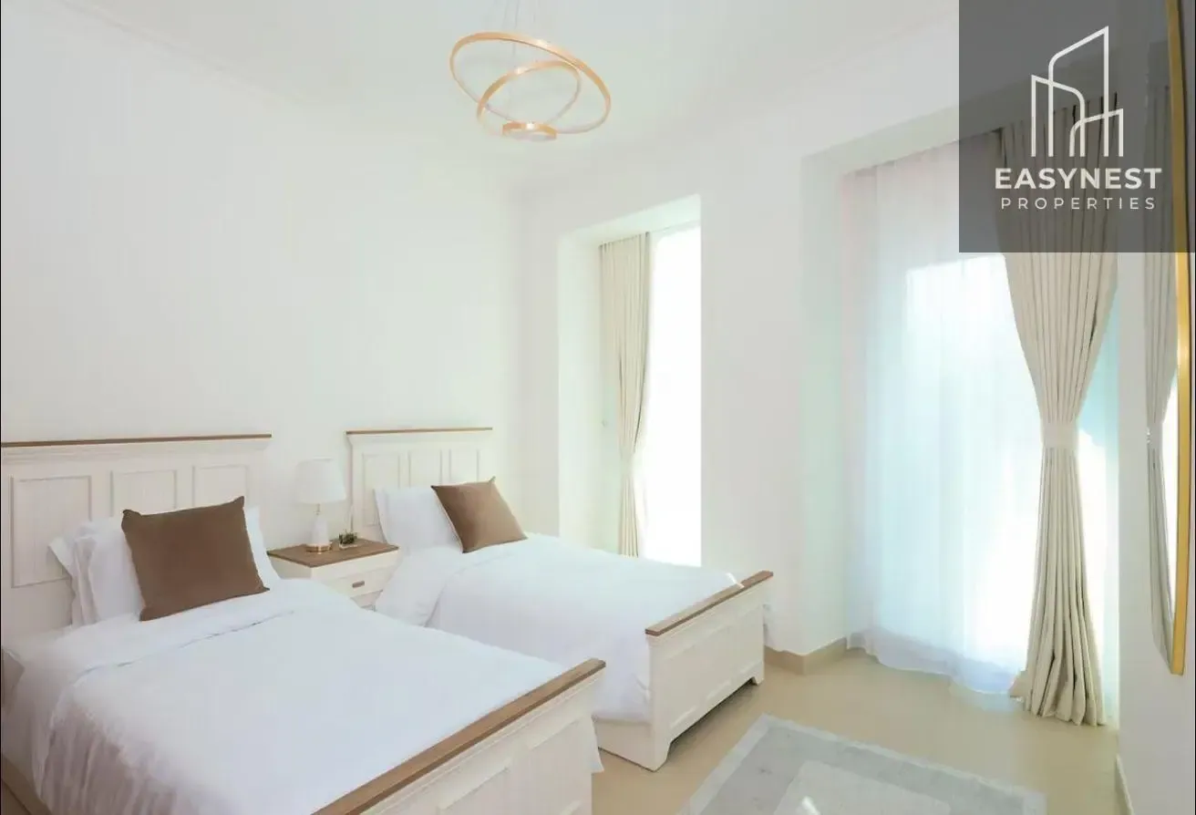 DIRECT METRO ACCESS  l  HIGH FLOOR  l  FURNISHED