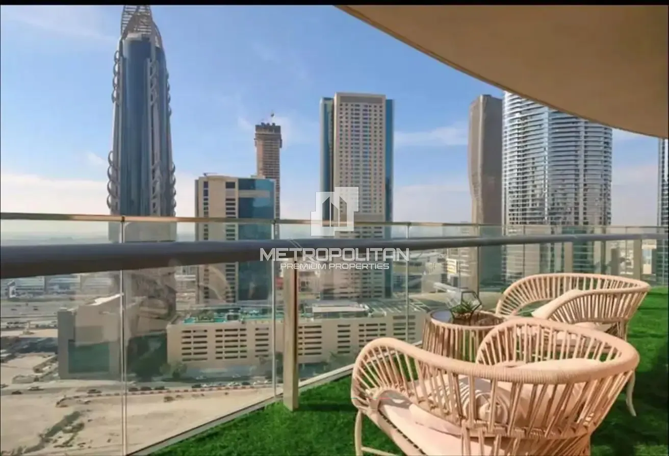 Spacious 2 Bed | Middle Floor | Ready to Move In