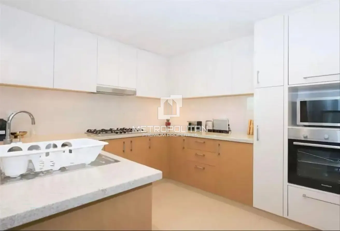Spacious 2 Bed | Middle Floor | Ready to Move In