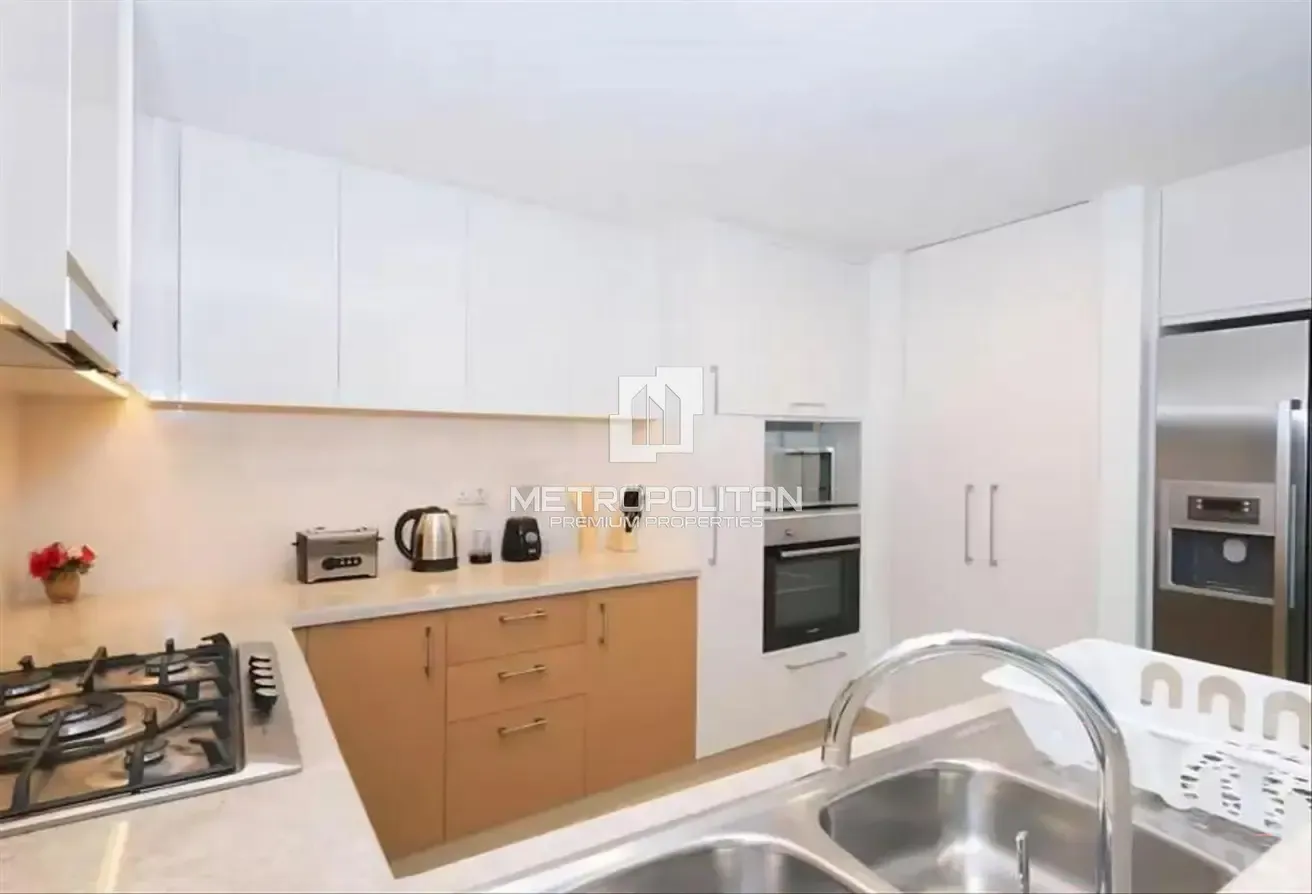 Spacious 2 Bed | Middle Floor | Ready to Move In