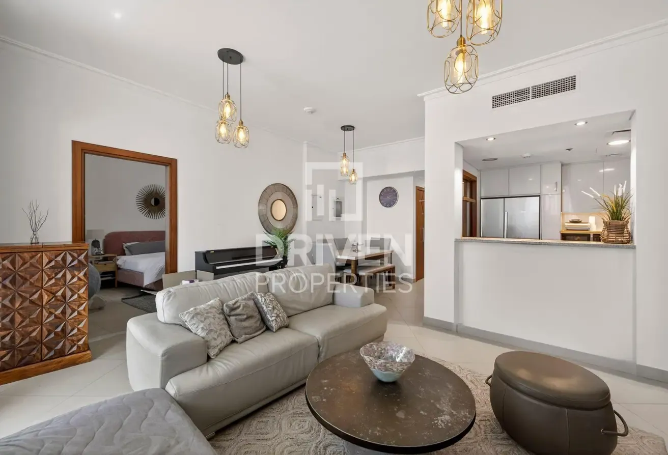 In the Heart of the City | Furnished | Mall Access